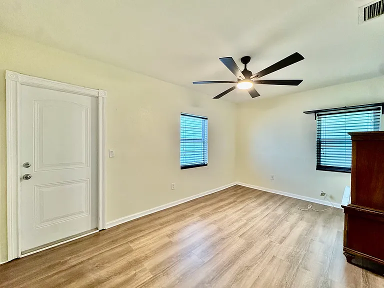 714 N Federal Hwy #1 — Photo 12