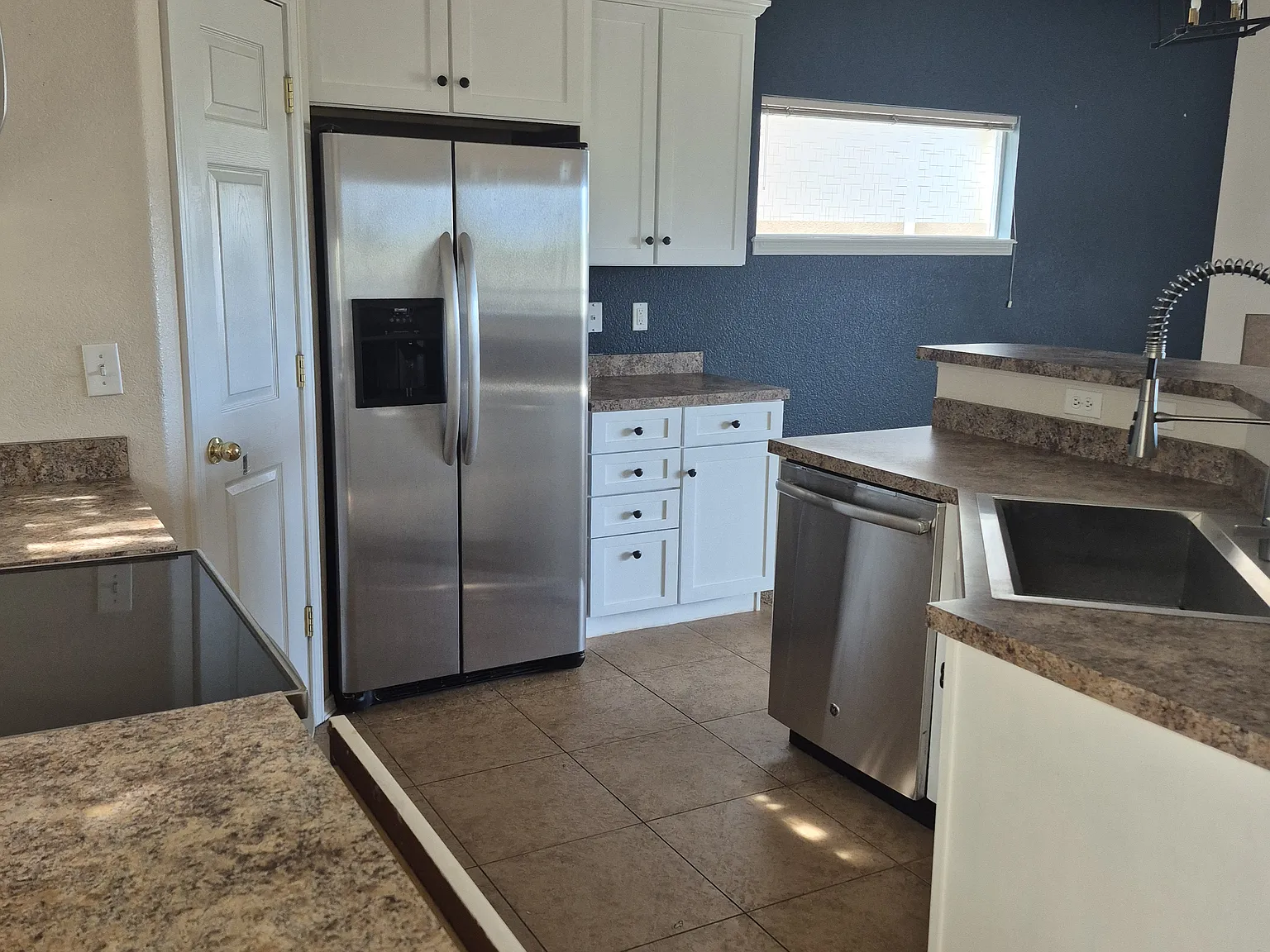3 bed, 1352 sqft, $2,300 — Photo 3