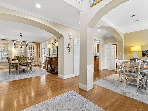 4th image of 124 Highland Park Dr