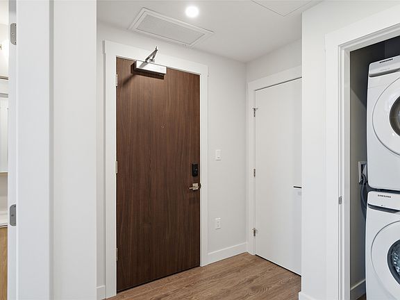4th image of 460 Nicola St #1008
