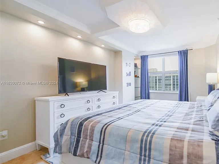 1985 S Ocean Dr #10E — Photo 6