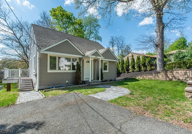 537 Dell Rd — Photo 2