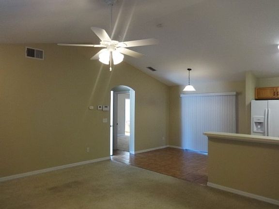 3rd image of 633 Willow Run St