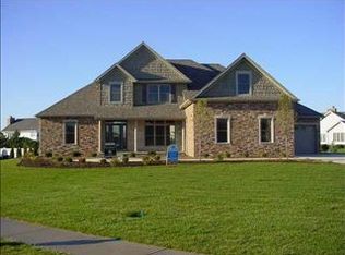 16 Lavender Ln, Bloomington, IL 61704