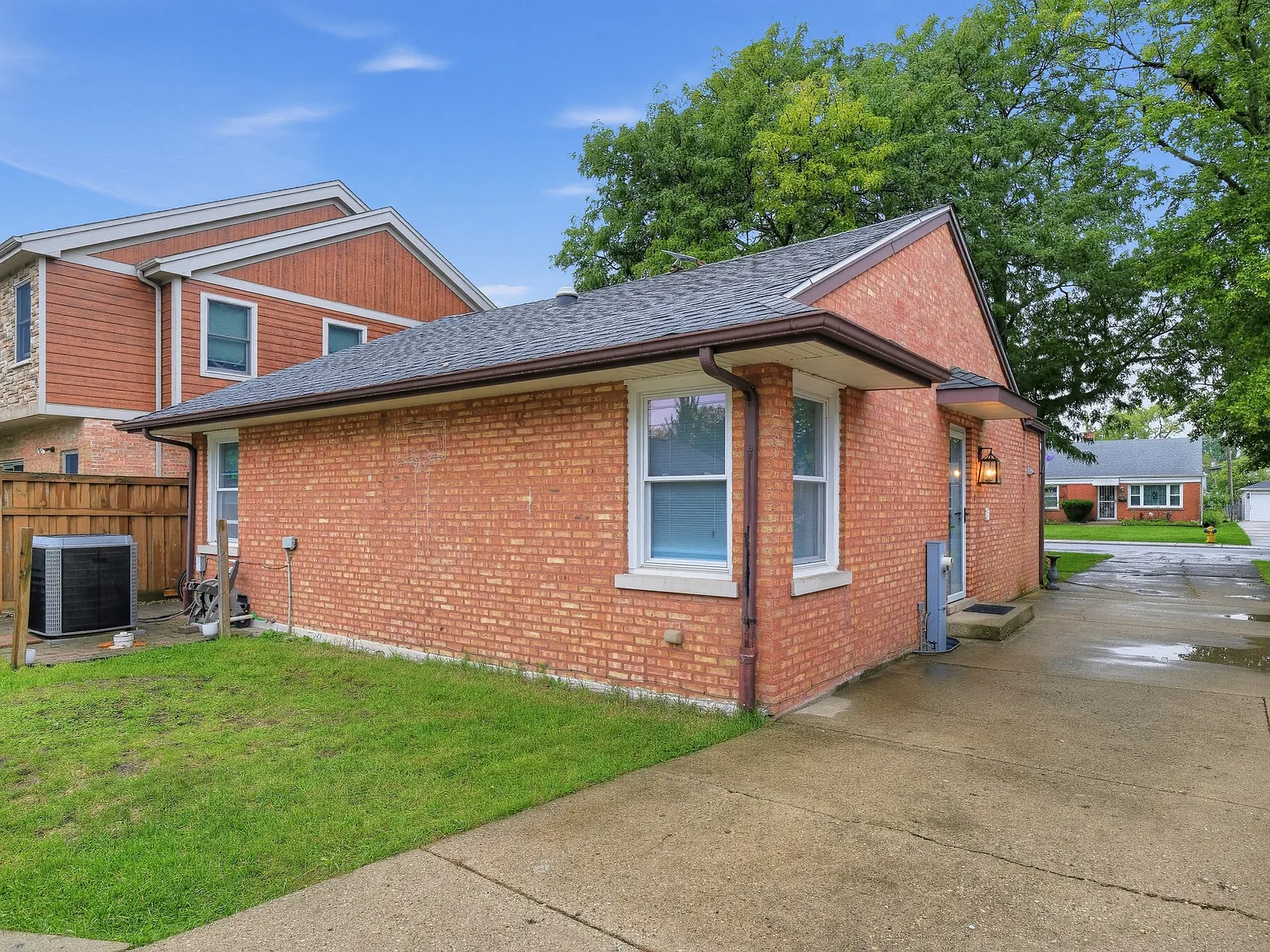 Bright 2BR Home | Soaking Tub, Workshop Garage, Fenced Yard | $2,200/mo — Photo 3