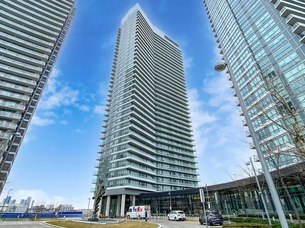 117 McMahon Dr #1203, Toronto, ON M2K 0E4