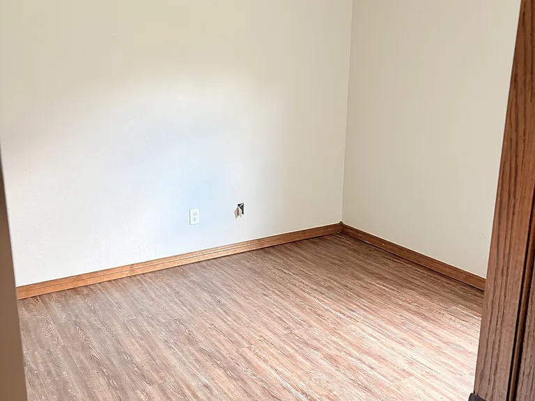 1209 Alma Dr — Photo 9