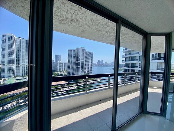 4th image of 3400 NE 192nd St APT 1909