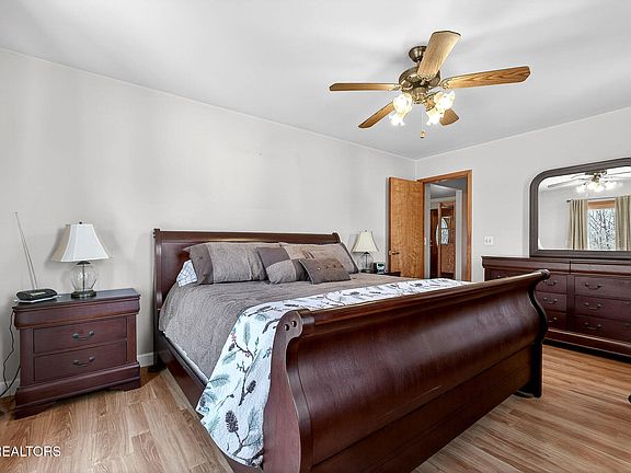 5th image of 3055 Clemmons Rd