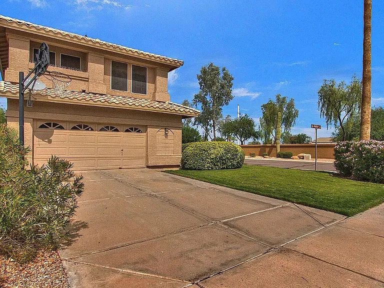 3110 W Baylor Ln — Photo 2