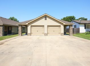 908 N Osage Ave #B, Claremore, OK 74017