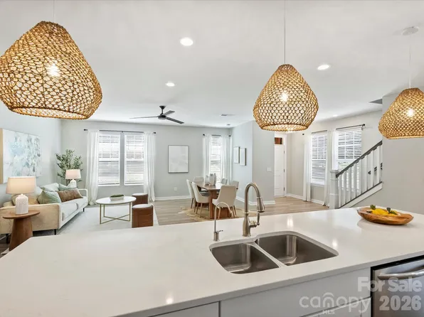 111 Cranford Dr, Pineville, NC 28134