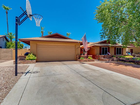 4th image of 2446 W Portobello Ave