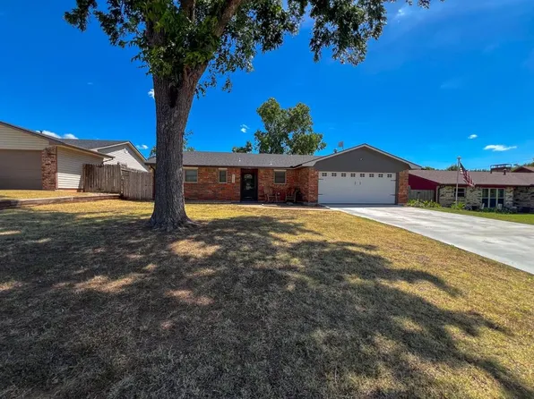 3109 Cheyenne Dr, Woodward, OK 73801
