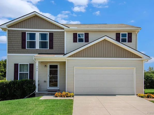 324 Rockway Dr, Linden, MI 48451