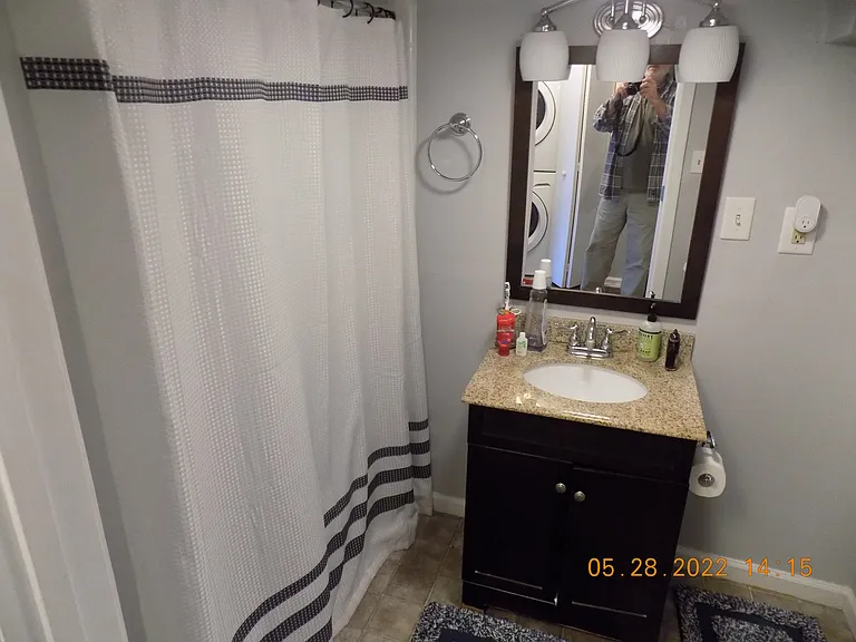 566 W Short St #C — Photo 6