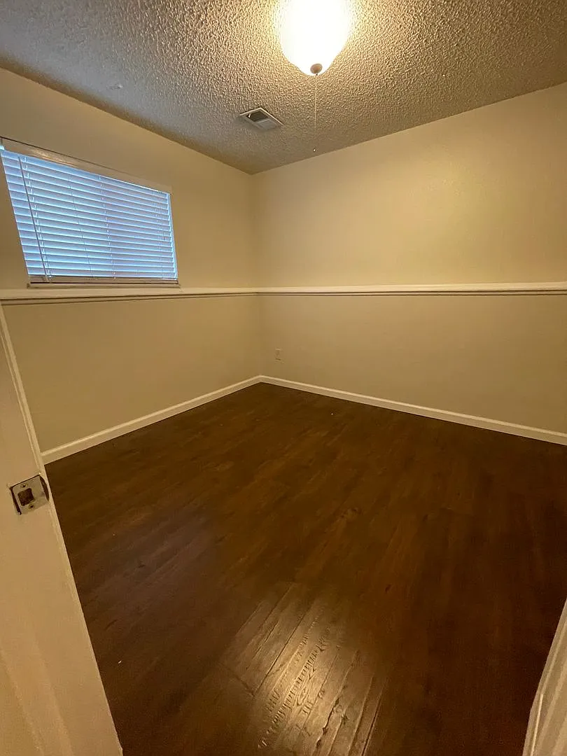 Centaur Village 3 Bedroom/2 Bath Newly Updated, Huge Yard — Photo 3