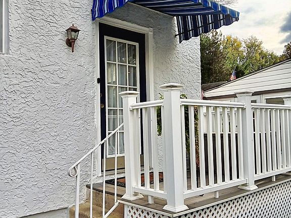 4th image of 917 Agnes Ave