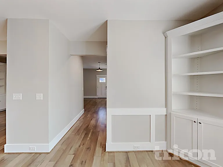 231 Bella Sq — Photo 7