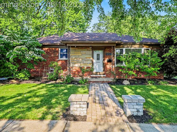 27591 Little Mack Ave, Saint Clair Shores, MI 48081