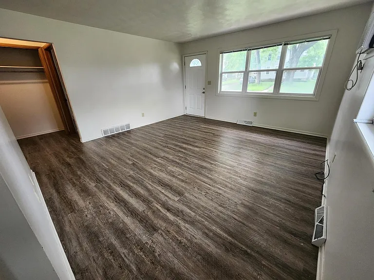 1615 Crescent St — Photo 7