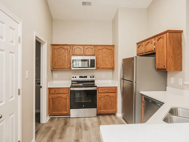 8202 Martin Dr — Photo 6