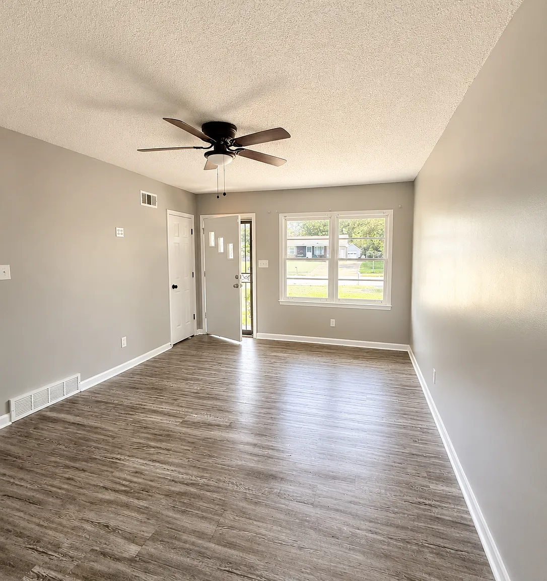 4 bed, 1294 sqft, $1,200 — Photo 2