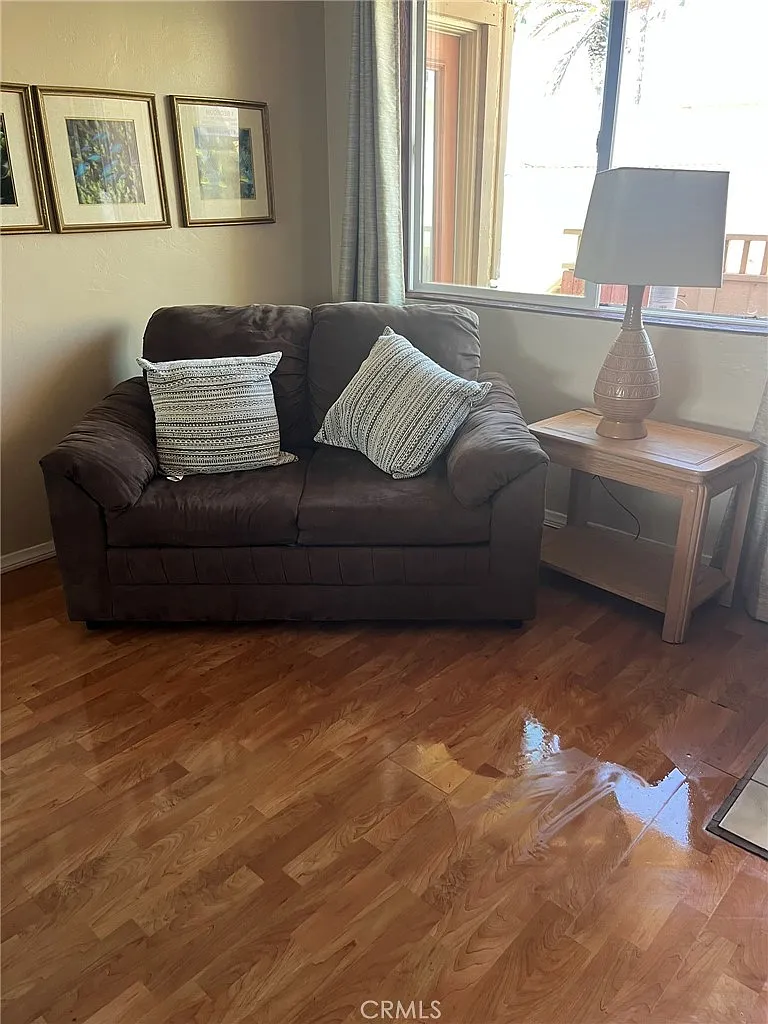 1 bed, 400 sqft, $1,800 — Photo 2