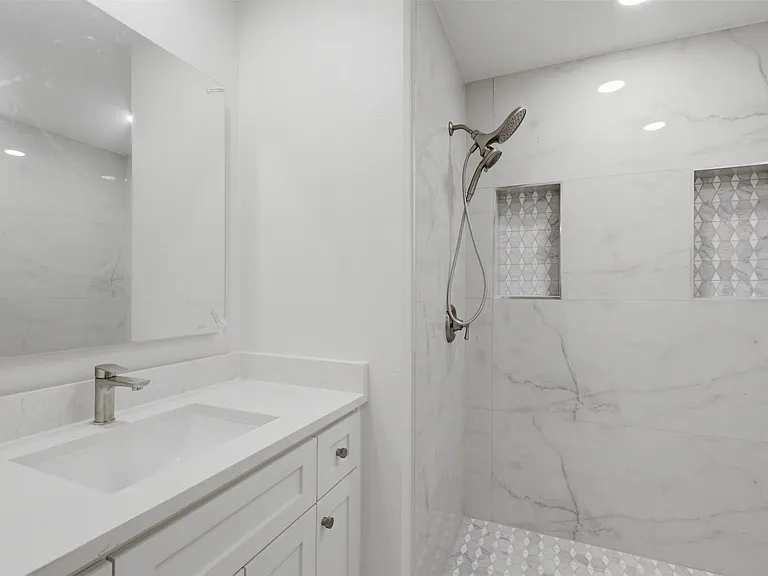 7517 Meadow Oaks Dr — Photo 23