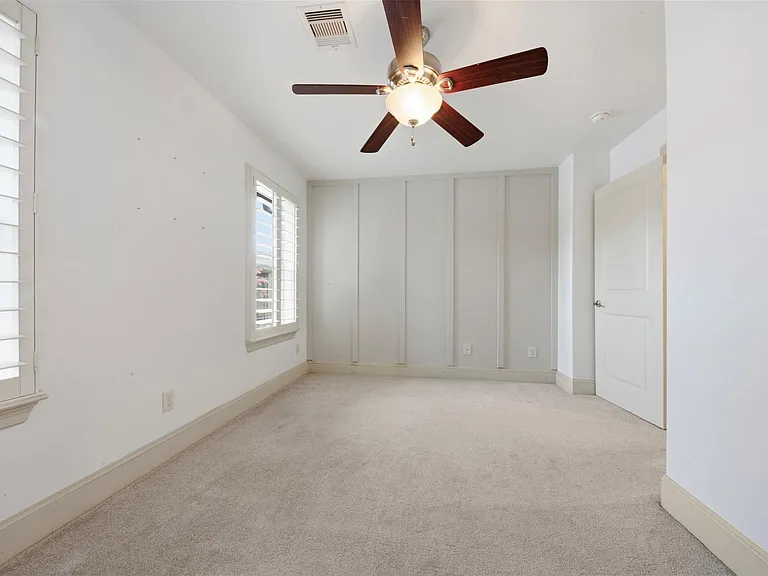 5929 Kansas St — Photo 17