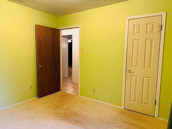 5th image of 120 Parkwood Dr