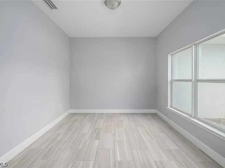 1802 NW 20th Ter — Photo 17