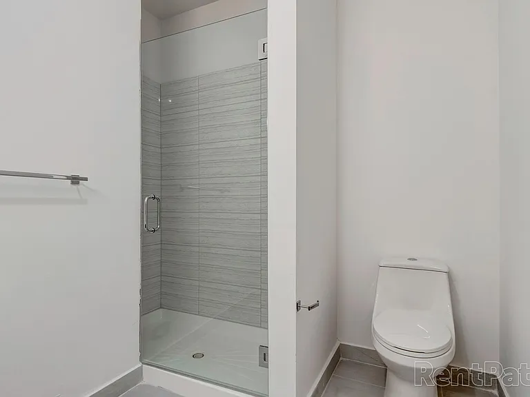 460 Grand — Photo 19