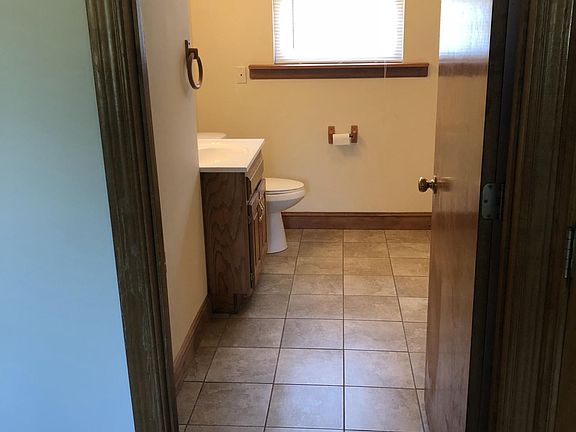 5th image of 15644 Foster St