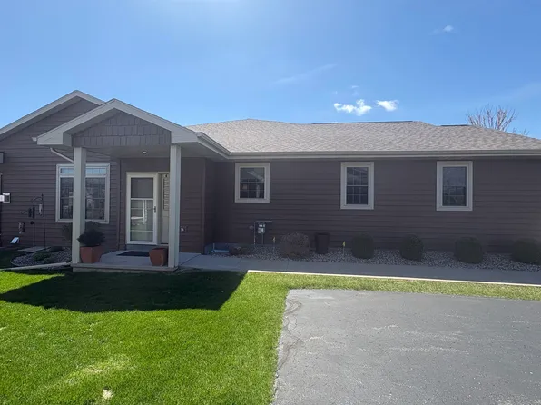 1256 Cameron Cir, Neenah, WI 54956