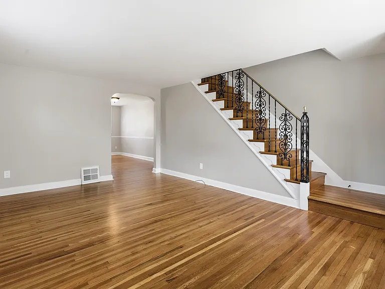 271 W Wyncliffe Ave — Photo 6
