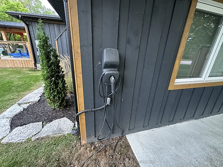 128 Orchard Dr — Photo 36