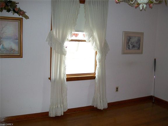 5th image of 1370 Hillsdale Ave