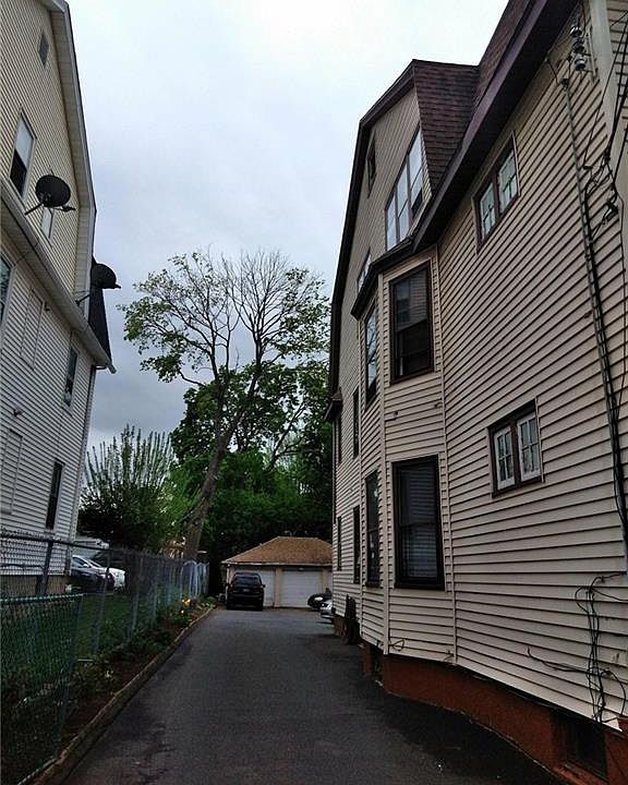 2nd image of 115-117 Bonner St