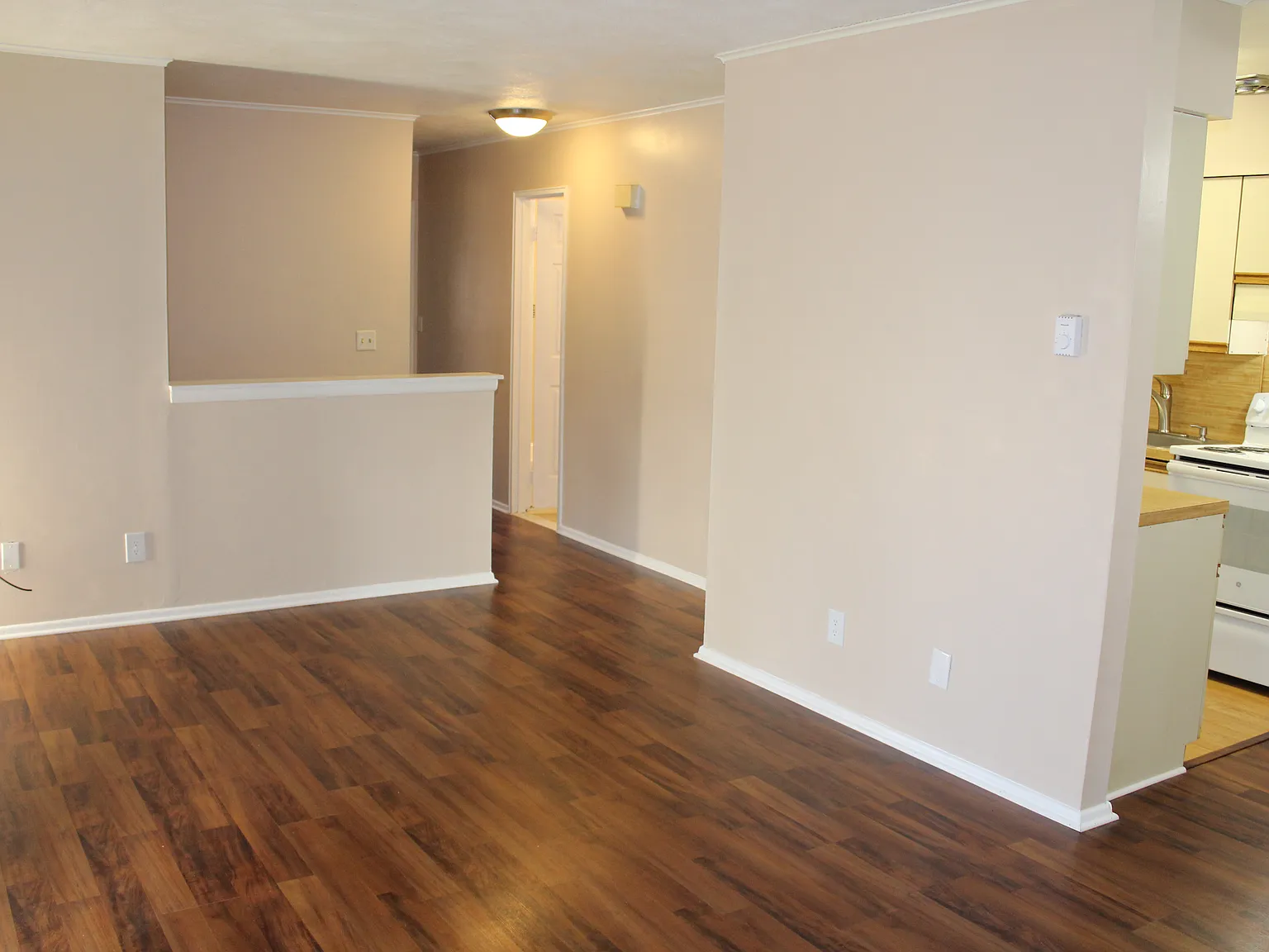 2 bed, 898 sqft, $2,325 — Photo 2