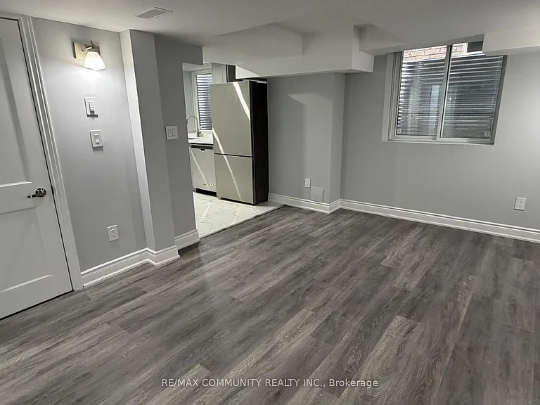 224 Fleetwood Dr #BASEMENT — Photo 4