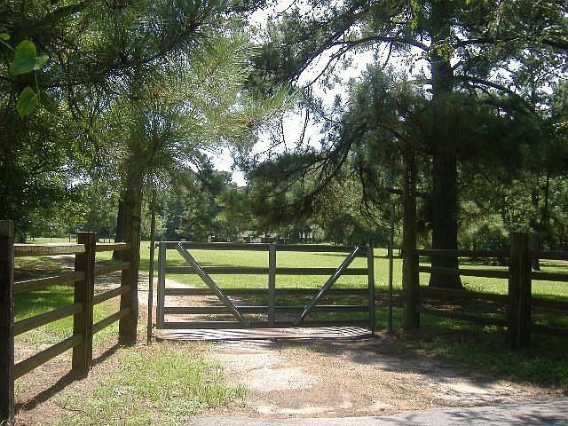 Front gate of fully fenced country home  