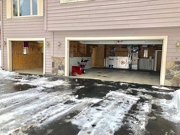 3rd image of 218 Arbour Dr