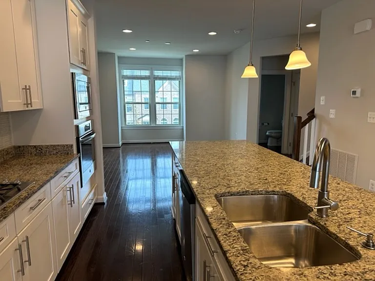 7313 Taylors Hill Ln — Photo 5