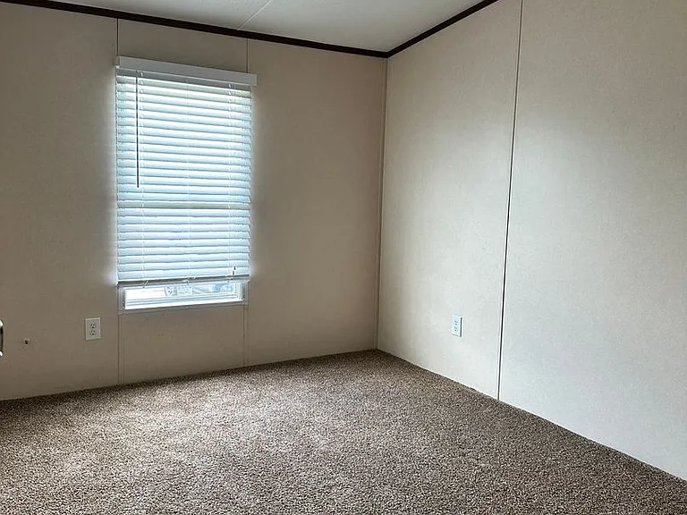 1016 Private Road 1518 — Photo 9