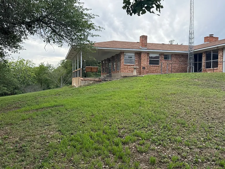 713 FM 153 — Photo 3