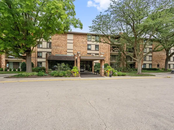 301 Lake Hinsdale Dr APT 303, Willowbrook, IL 60527