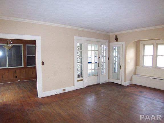 4th image of 111 E Archer Ave