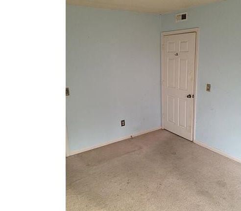 3rd image of 517 Mystic Dr APT C