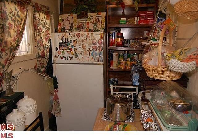 2nd image of 4358 Menlo Ave
